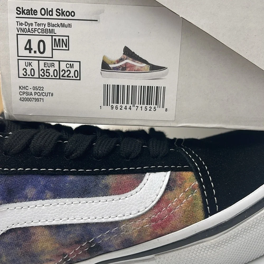 Vans WMNS Skate Old Skoo Tie-Dye Terry Black/Multi
VN0A5FCBBML Sneakers - Picture 16 of 16